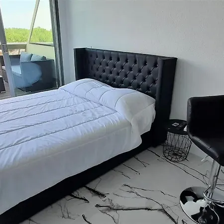 43, Heliopolis L Au Village Naturiste דירה *