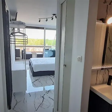 43, Heliopolis L Au Village Naturiste * Agde